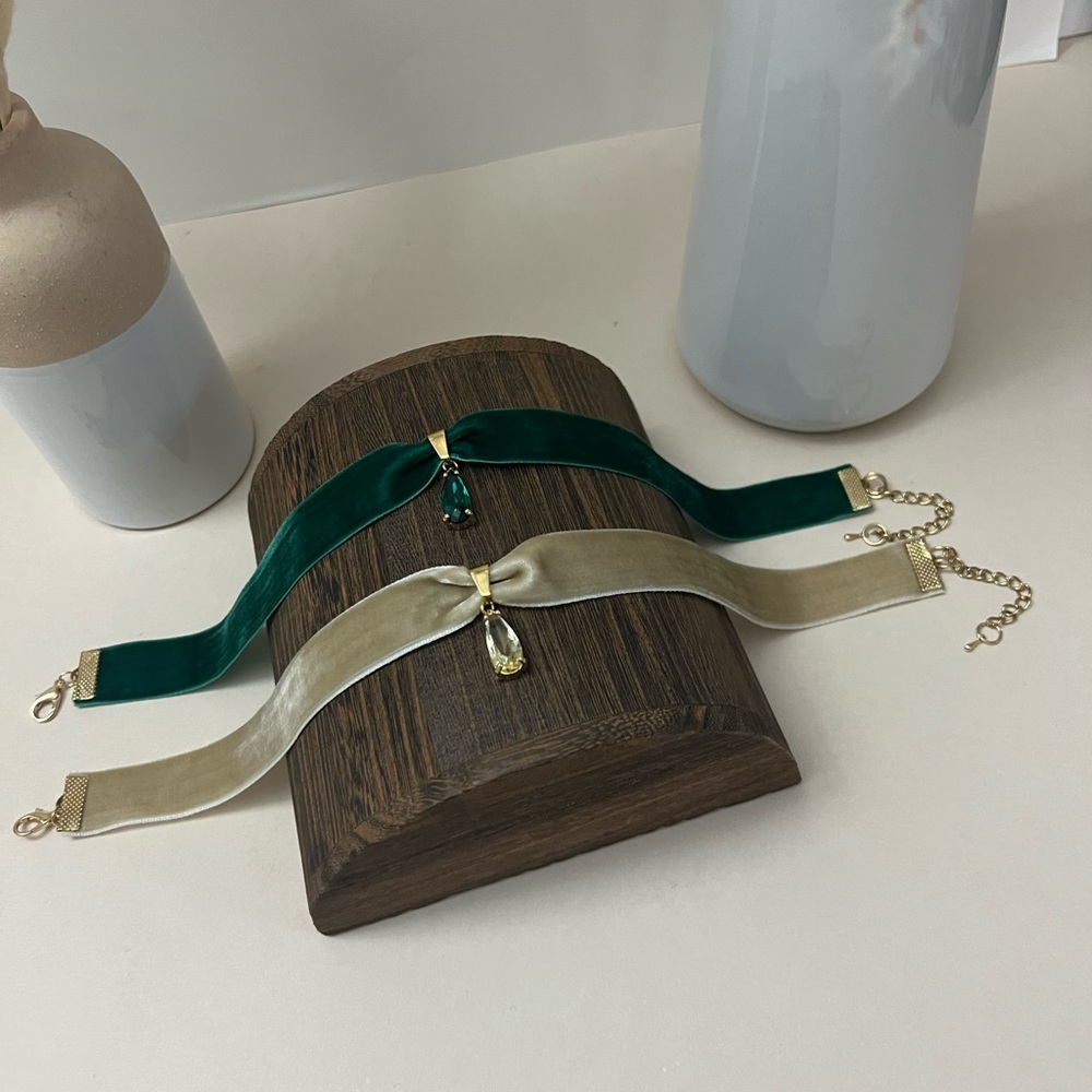 Glam Princess Pendant Choker: Handmade Elegant Velvet Choker - Picture 3 of 15